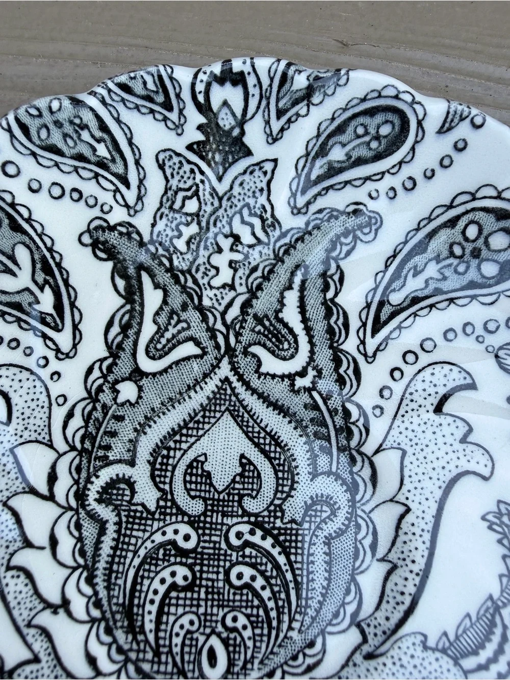 2 X Johnson Brothers Paisley Black and White Saucer Plates